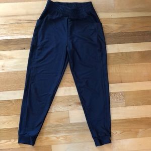 BECCA high-waisted joggers/leggings